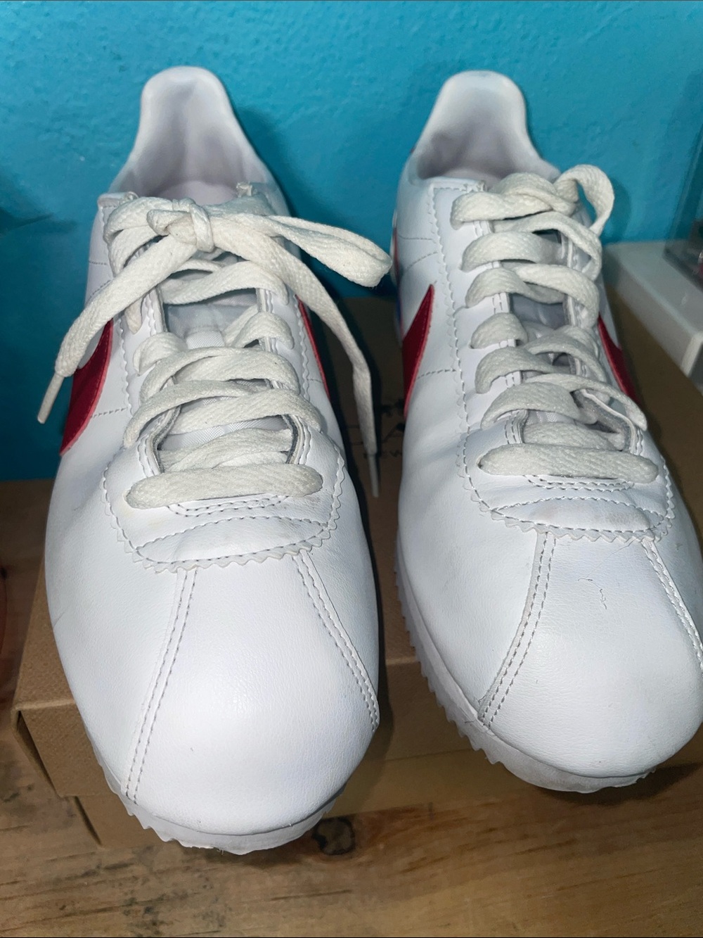Nike Wmns Classic Cortez Leather 'White Red - Picture 2 of 4